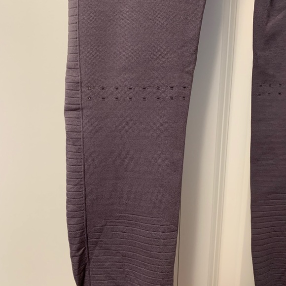 Gymshark Energy+ Seamless Leggings in Slate Lavender - Never Worm Size Small - Picture 9 of 10